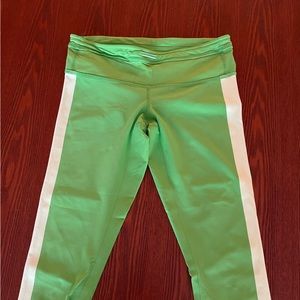 Lululemon size 6 green leggings knee length